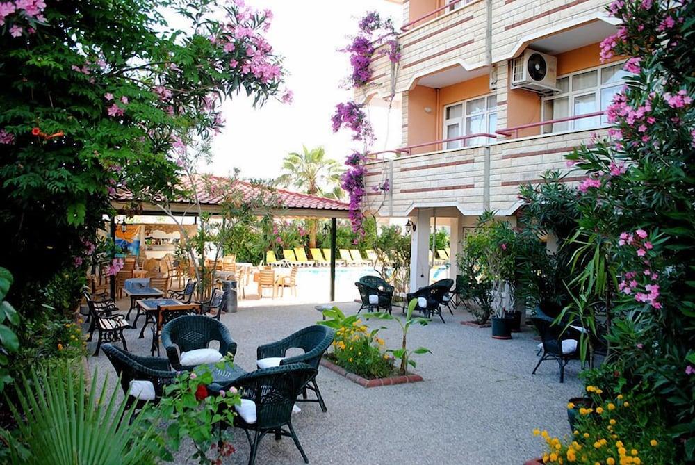 Beyaz Saray Hotel Side Bagian luar foto
